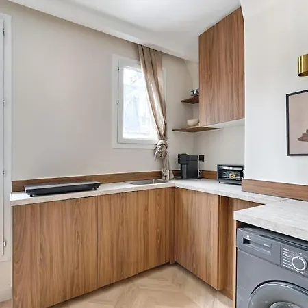 Barbes Buttes Chaumont Cosy Studio 2p *